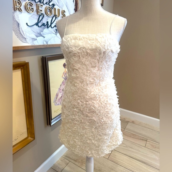 NWT! MABLE White Floral Mini Dress - Picture 1 of 7